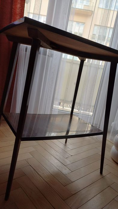 Stolik drewniany pod telewizor