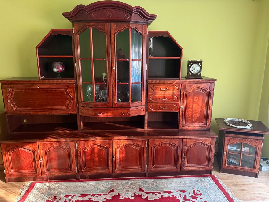 Mebloscianka z frątami zdrewna litego