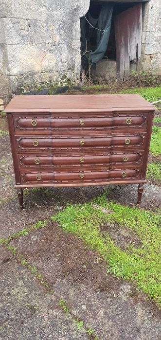 cómoda usada antiga