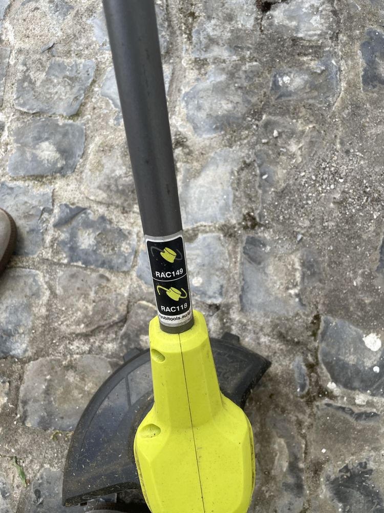 Aparador de relva com fio