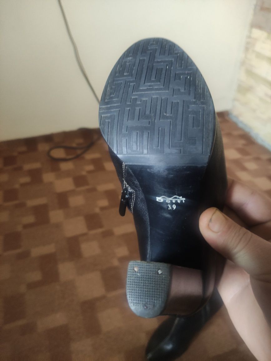 Продам чобітки весна-осінь р.39