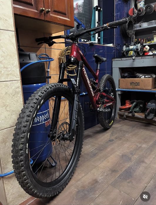 Sprzedam zjazdówkę Morewood Makulu roz.M 27,5,dh,fr