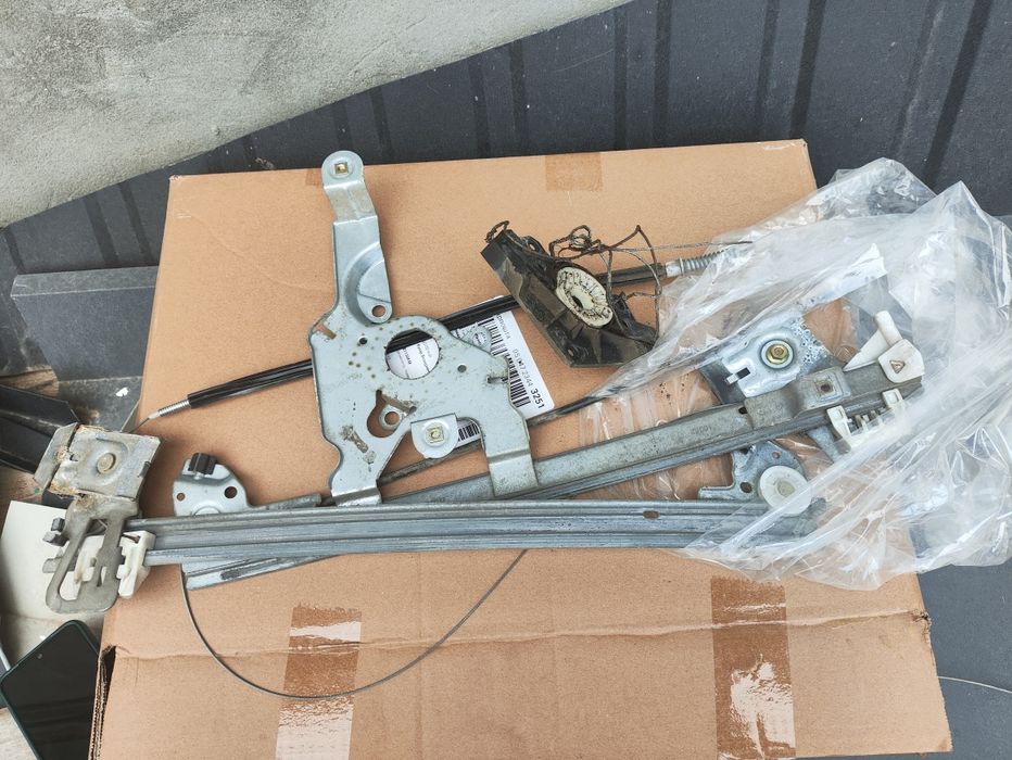 Скло підйомник Skoda Octavia Tour