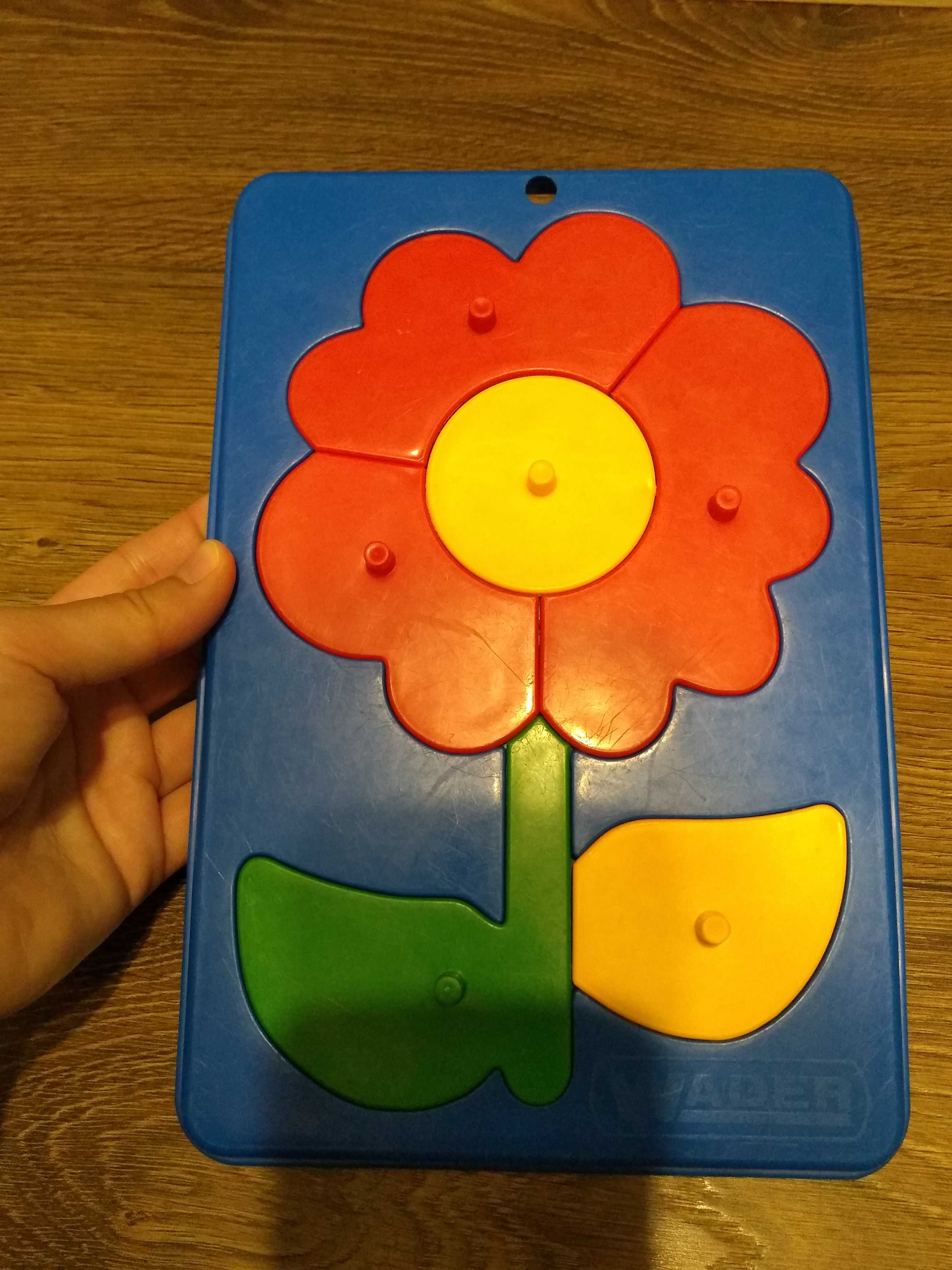 Cztery układanki kształty dla dzieci plastikowe kwiaty domek misiu