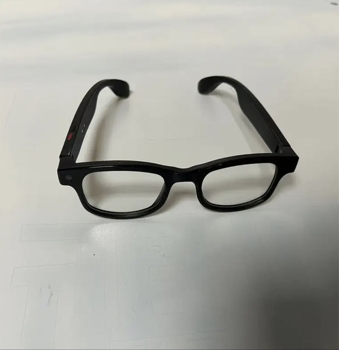 Умние очки с камерой и встроеним чатом GPT