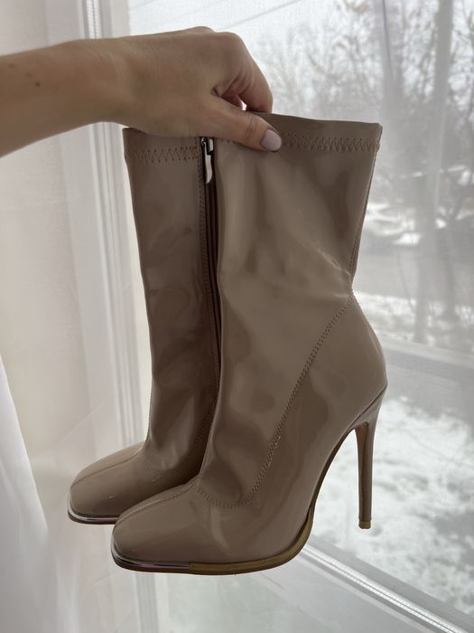 Лаковані ботильйони Zara