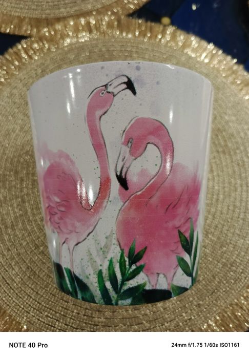 Doniczka z flamingiem