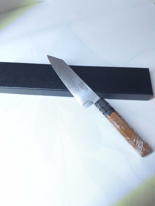 Profesjonalny nóż kuchenny – stal damasceńska, rękojeść drewniana