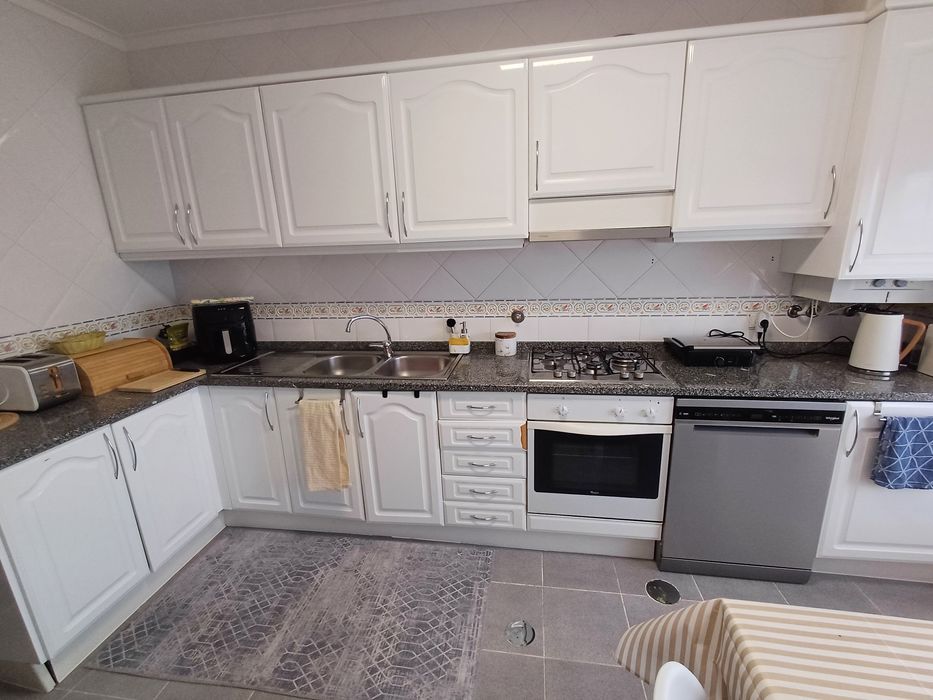 Cozinha branca em óptimo estado