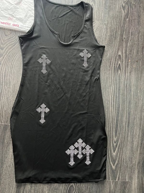 Romwe sukienka gotycka krzyże ćwieki