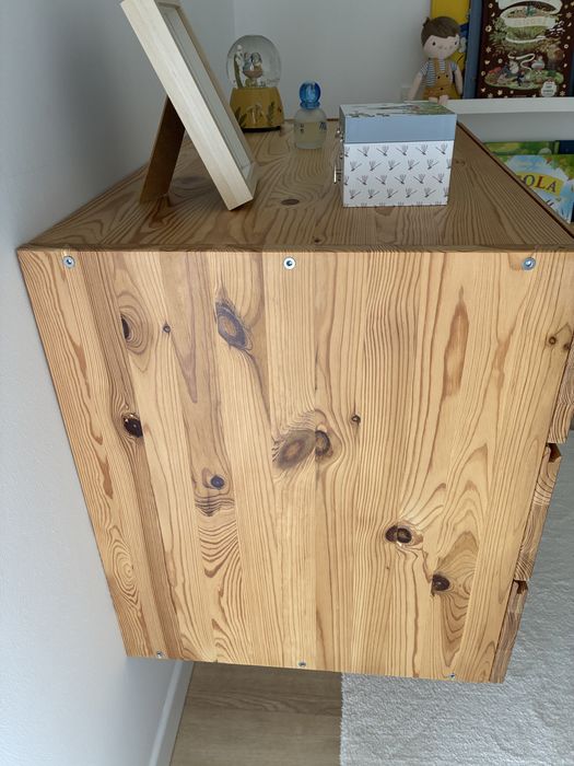Cómoda em pinho IKEA