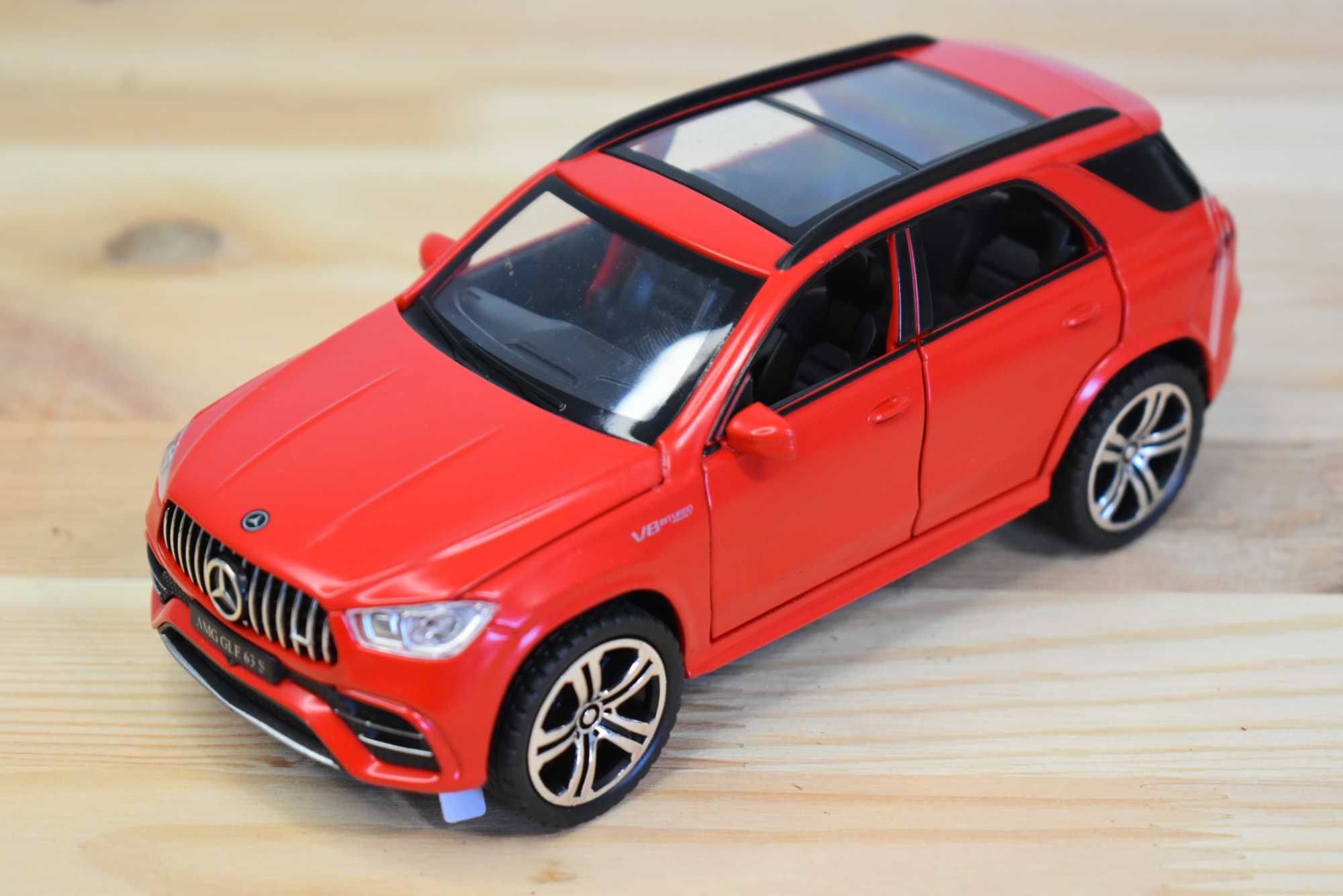 Машинка металопластик Mercedes, 1:32, світло, звук, інерція, Червона