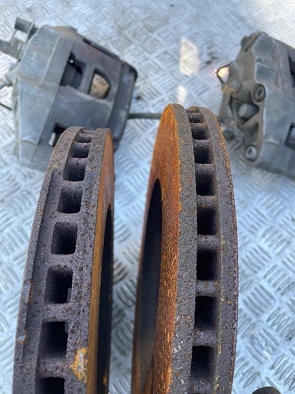 Zaciski Tarcze Klocki Komplet Audi A4 B7/3.0 Tdi