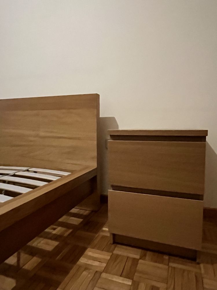 IKEA Cama de casal com mesa de cabeceira (Como Nova)