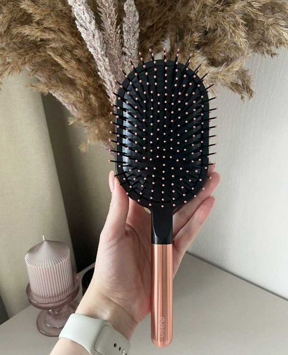 Гребінець Dyson золотого кольору розкіш та інновація для вашого волося