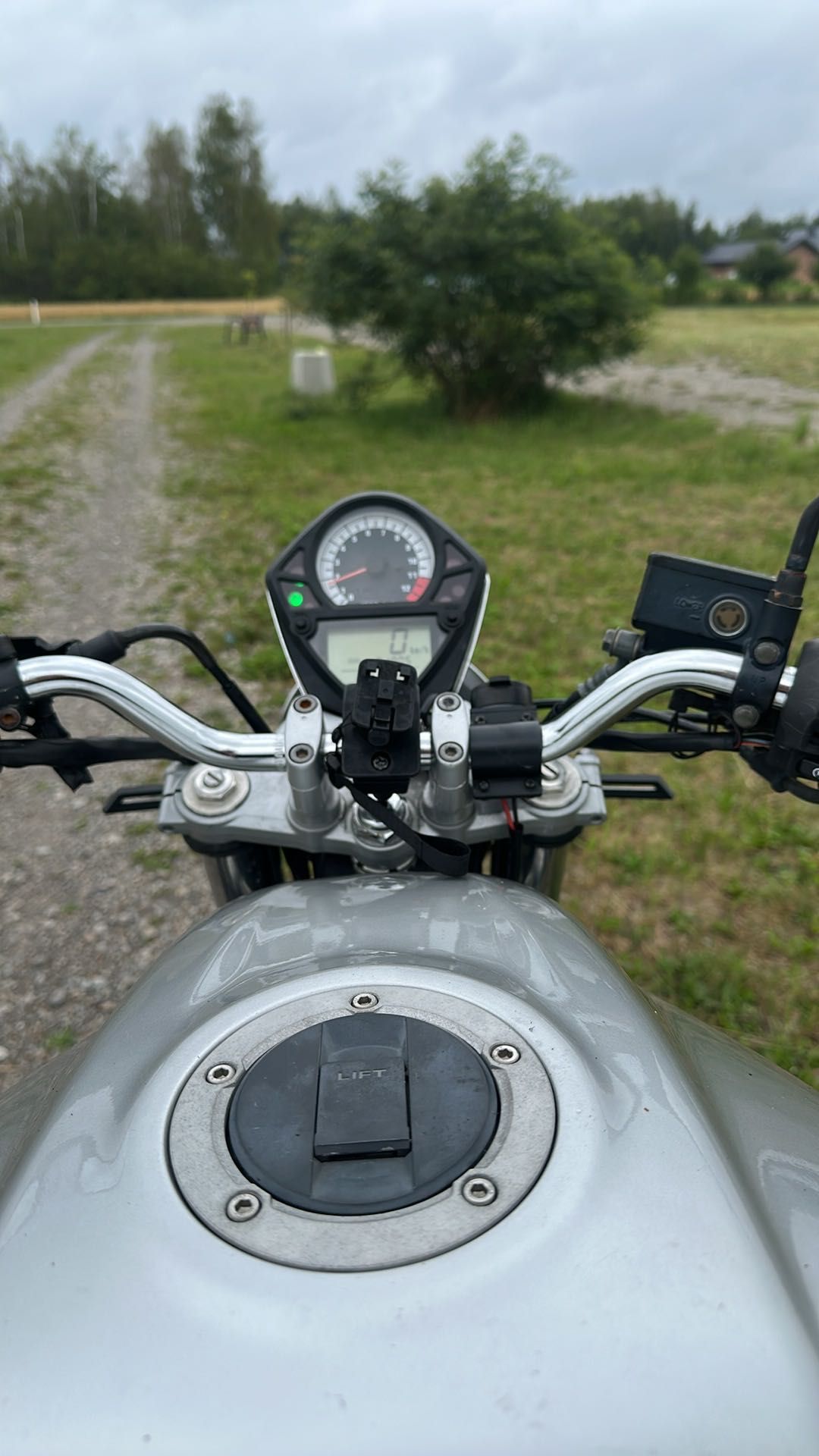 Suzuki sv650 rok 04