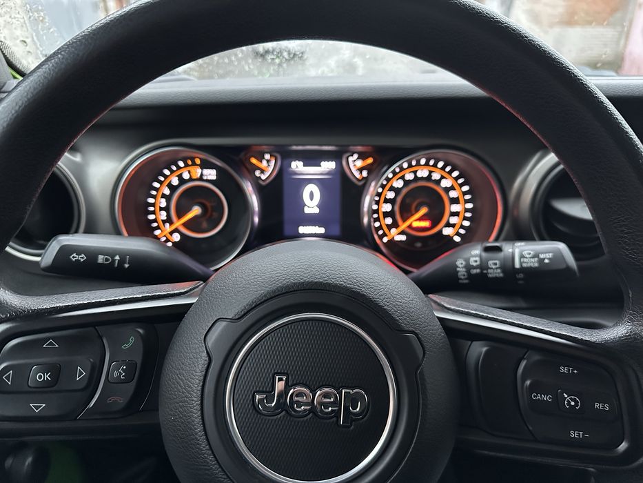 Jeep Wrangler Sport edition в ідеальному стані