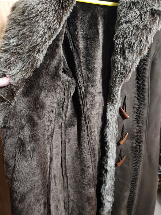Casaco com pêlo falso