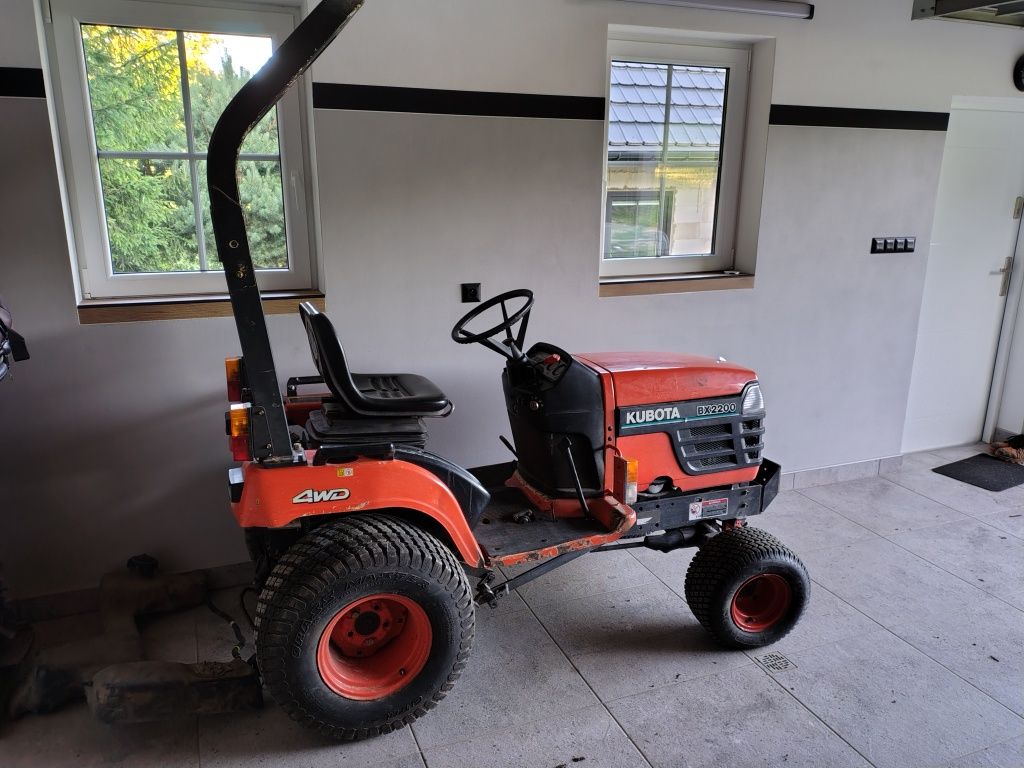 Kubota traktorek kosiarka BX2200 4x4 uszkodzony