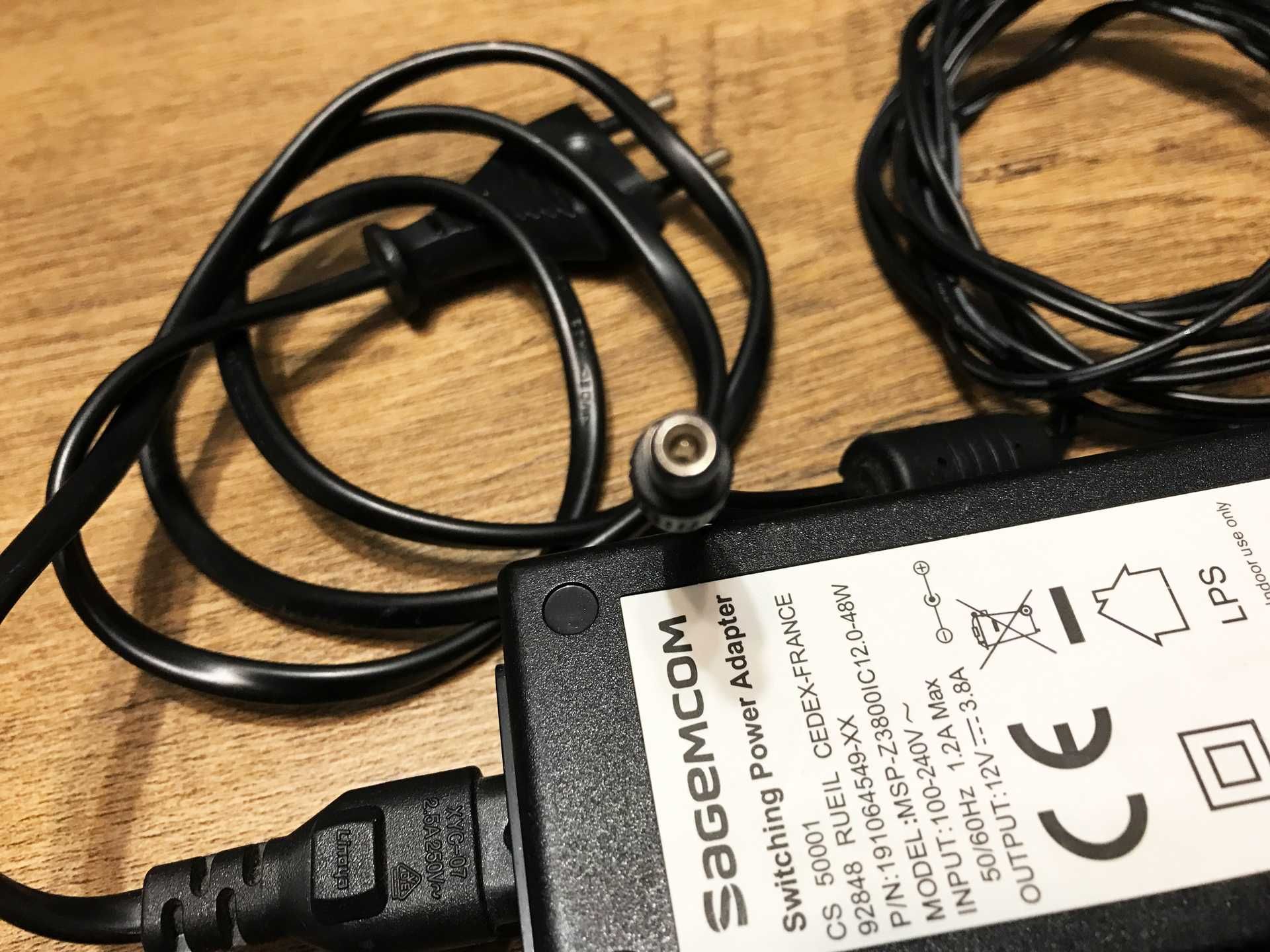 Ładowarka/kabel zasilający Sagemcom, 12V, 3,8A