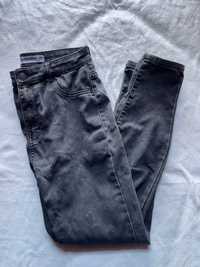 Czarne spodnie - Pull&Bear - 36 / S