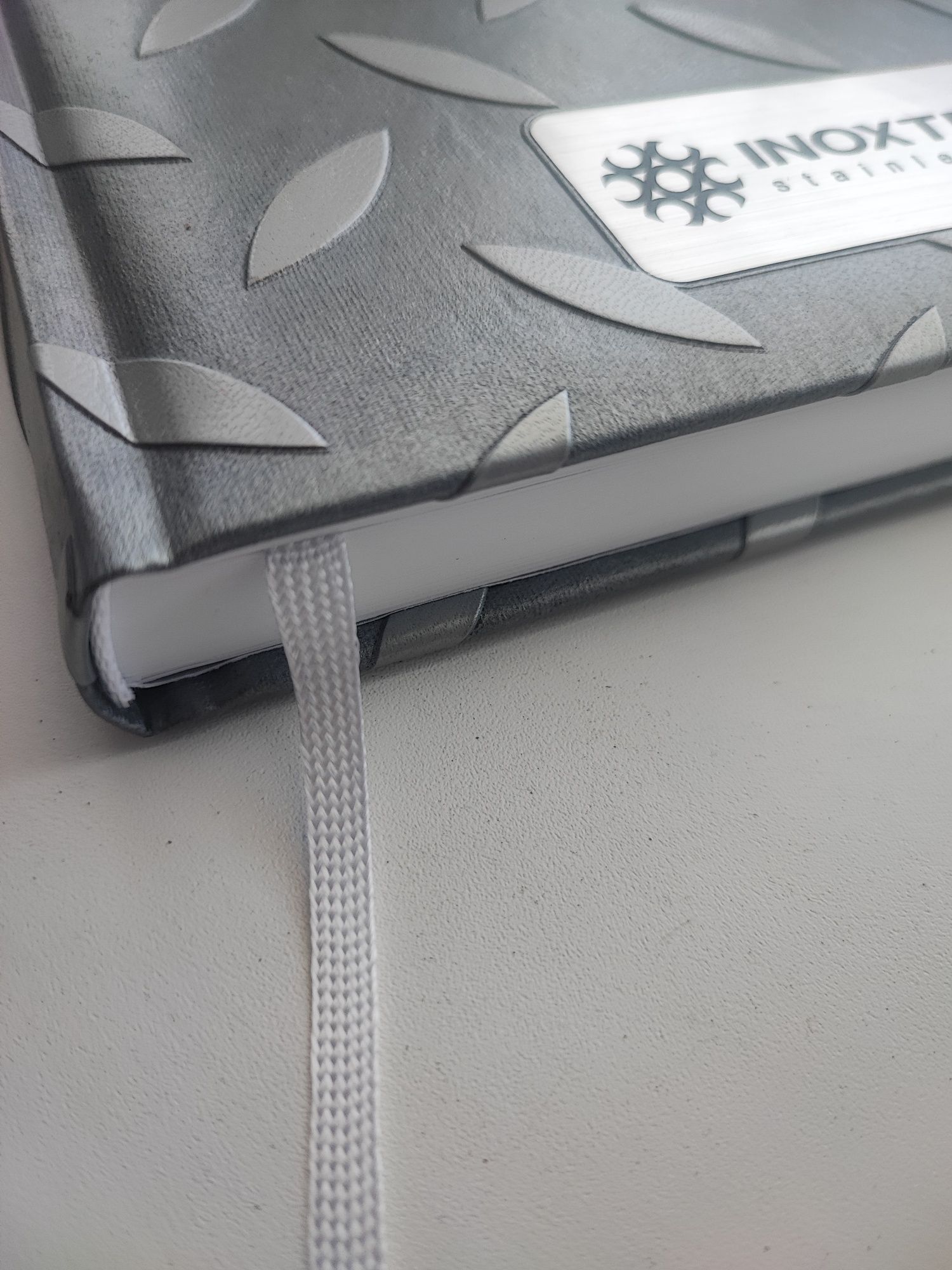 Блокнот, планер, щоденник у вигляді сталевої бляхи. Ручка у подарунок