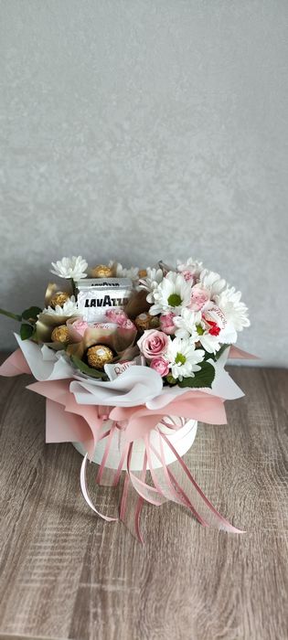 Подарунки.Квіткові комплзиції.Квіти. Подарунки до дня вчителя