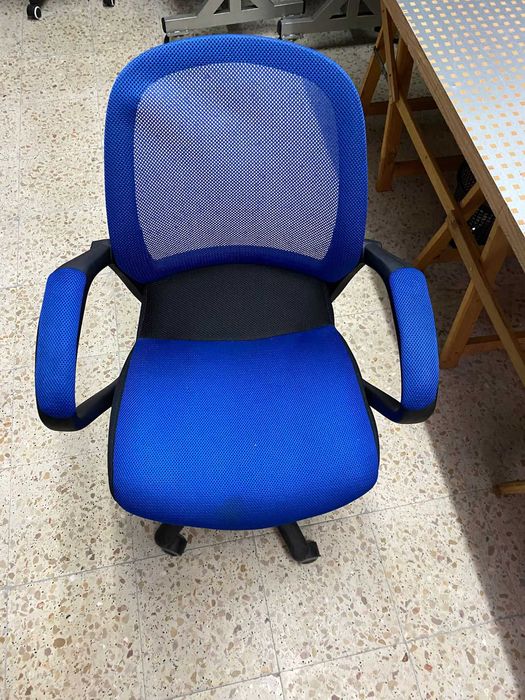 Cadeira de escritório ergonómica com rodas (2)