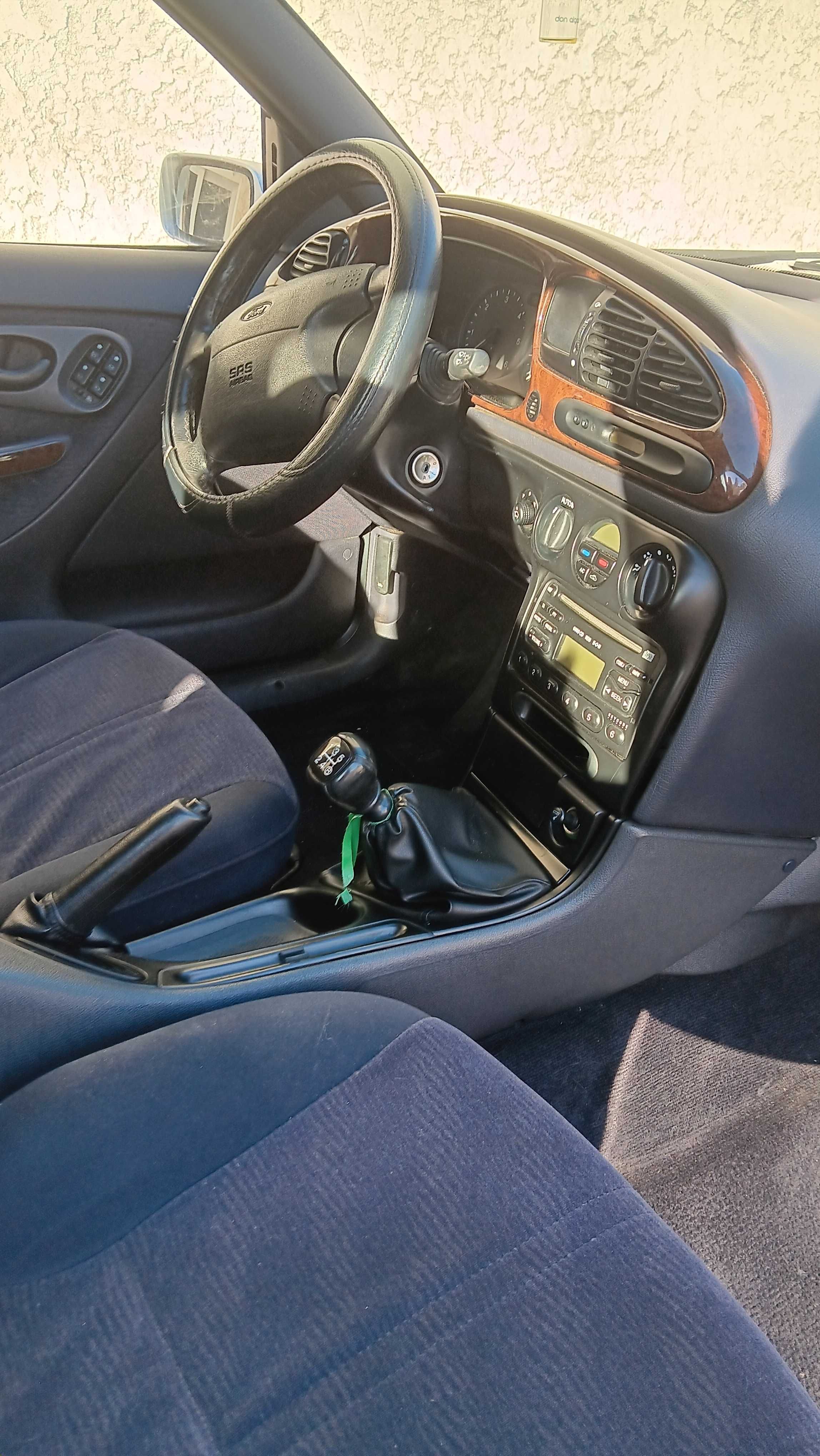 Vendo ford mondeo 1998 avaria na bomba injetora. 400€
