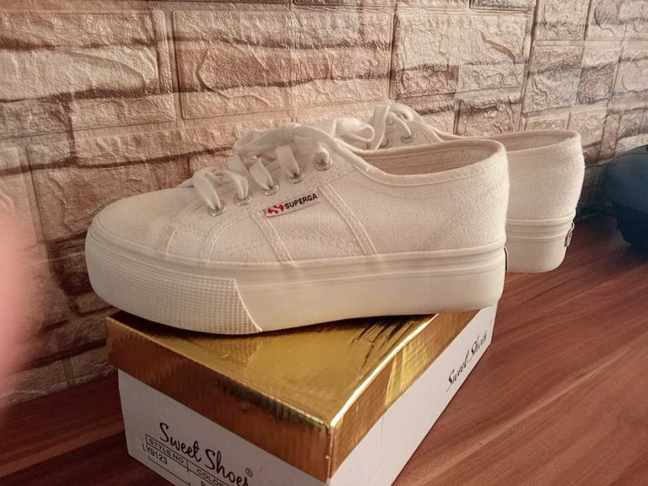 Кроссовки 36р-23.5см