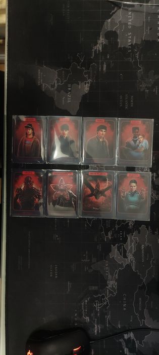 Karty z eventu stranger things limitowane.