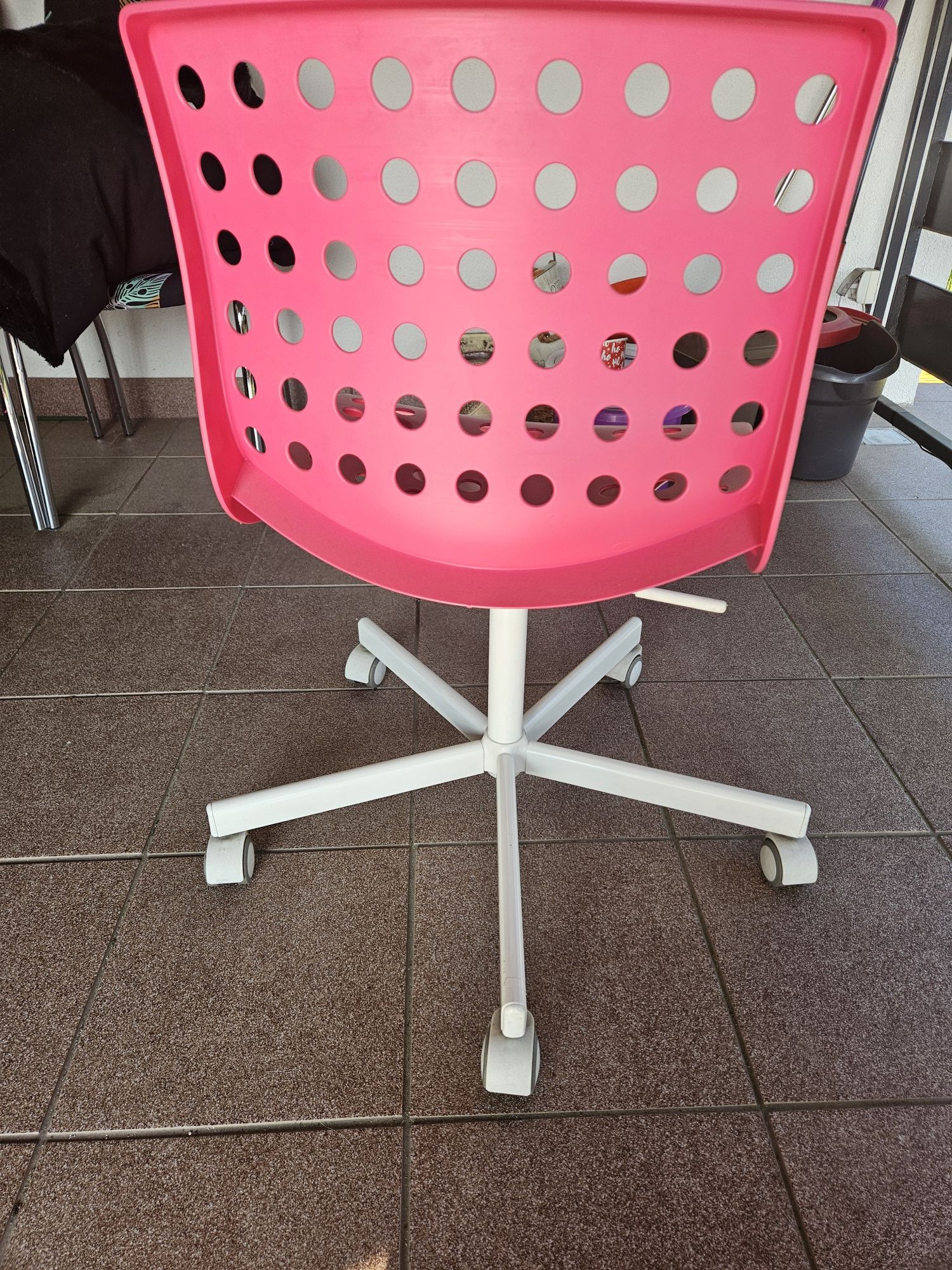 Stołek obrotowy dla dziewczynki ikea
