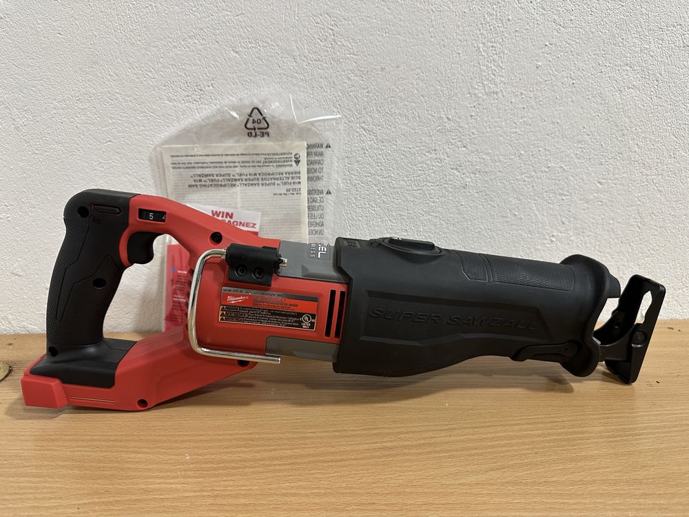 безщіткова шабельна пила Milwaukee 2722-20 SUPER SAWZALL M18 FUEL™