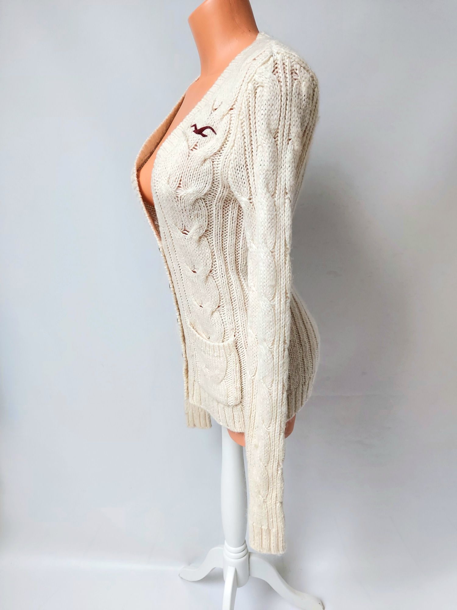 Beżowy kremowy sweter kardigan zapinany z wełna Holister S 36