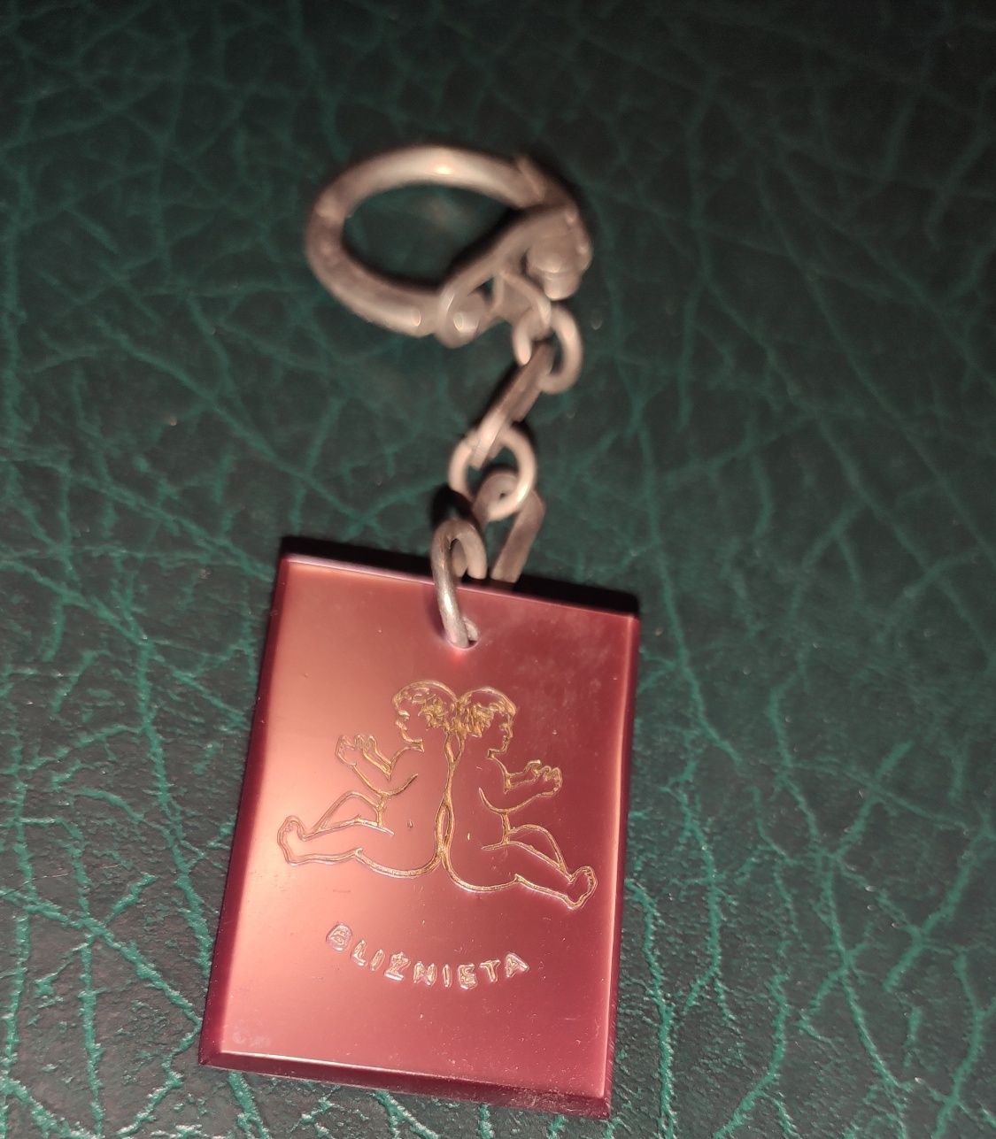 Stary breloczek brelok PRL znak zodiaku bliźnięta