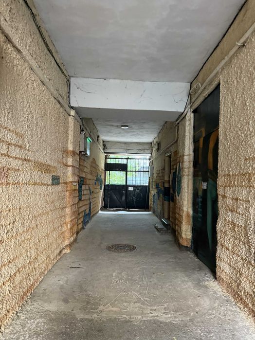 Уютная 2-комнатная с высоким потолком и балконом — центр рядом!