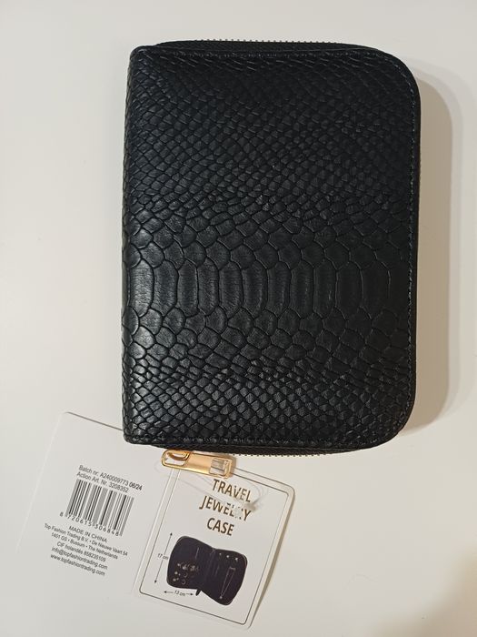 Podróżny organizer na biżuterię.