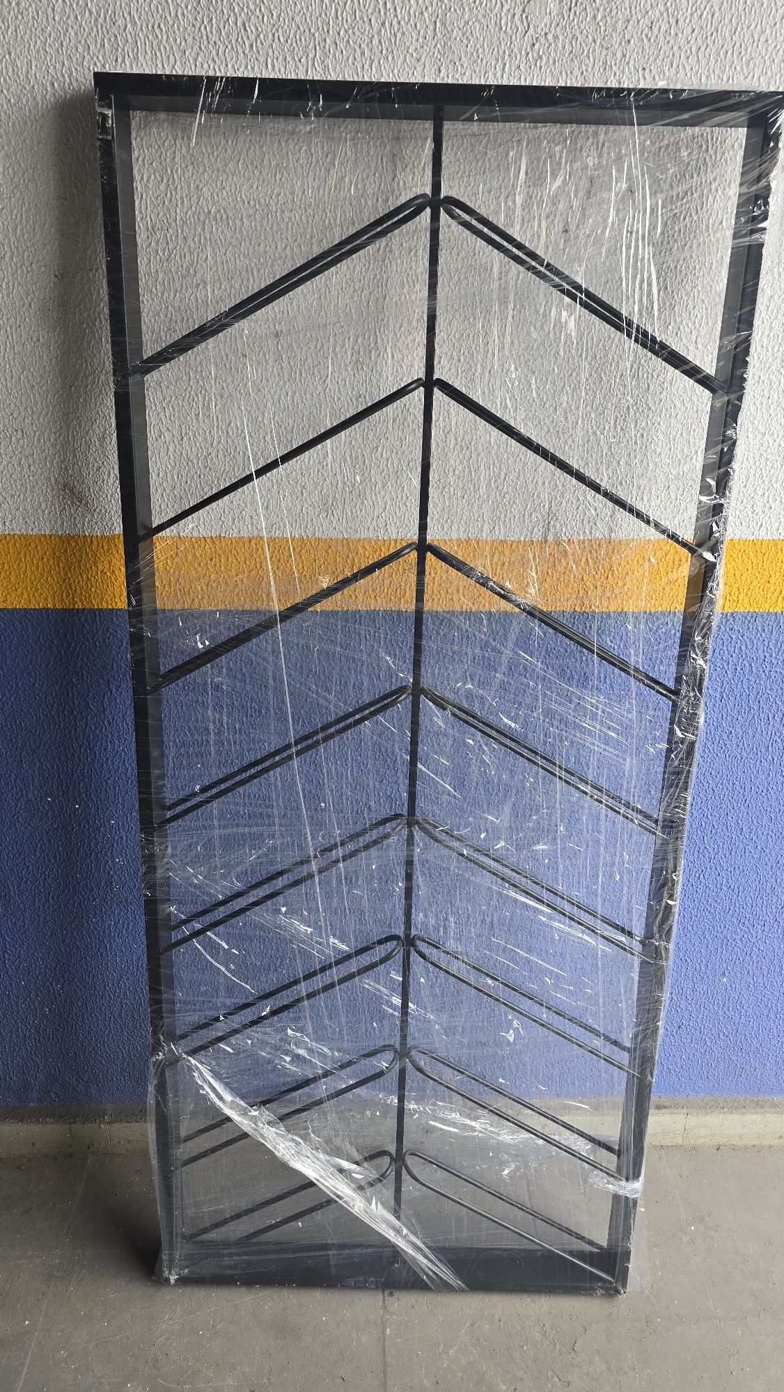 Garrafeira de parede metal da Casa