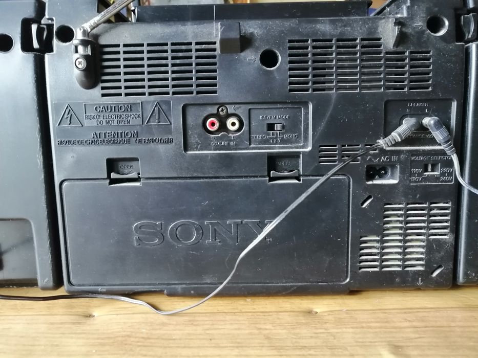 Радиомагнитола-двухкассетник.