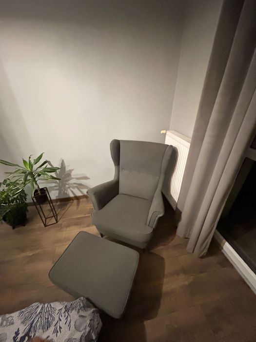 Fotel Uszatek z podnóżkiem