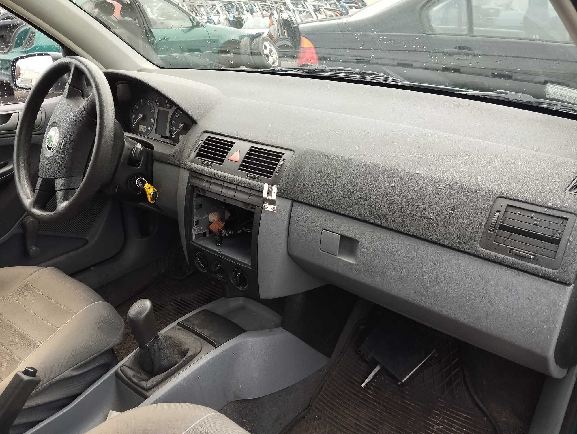 Skoda Fabia 5D 1.4MPi 2000 r.Element wnętrza !! Opis !!