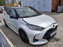 Toyota Yaris Pierwszy właściciel niski przebieg, hybryda