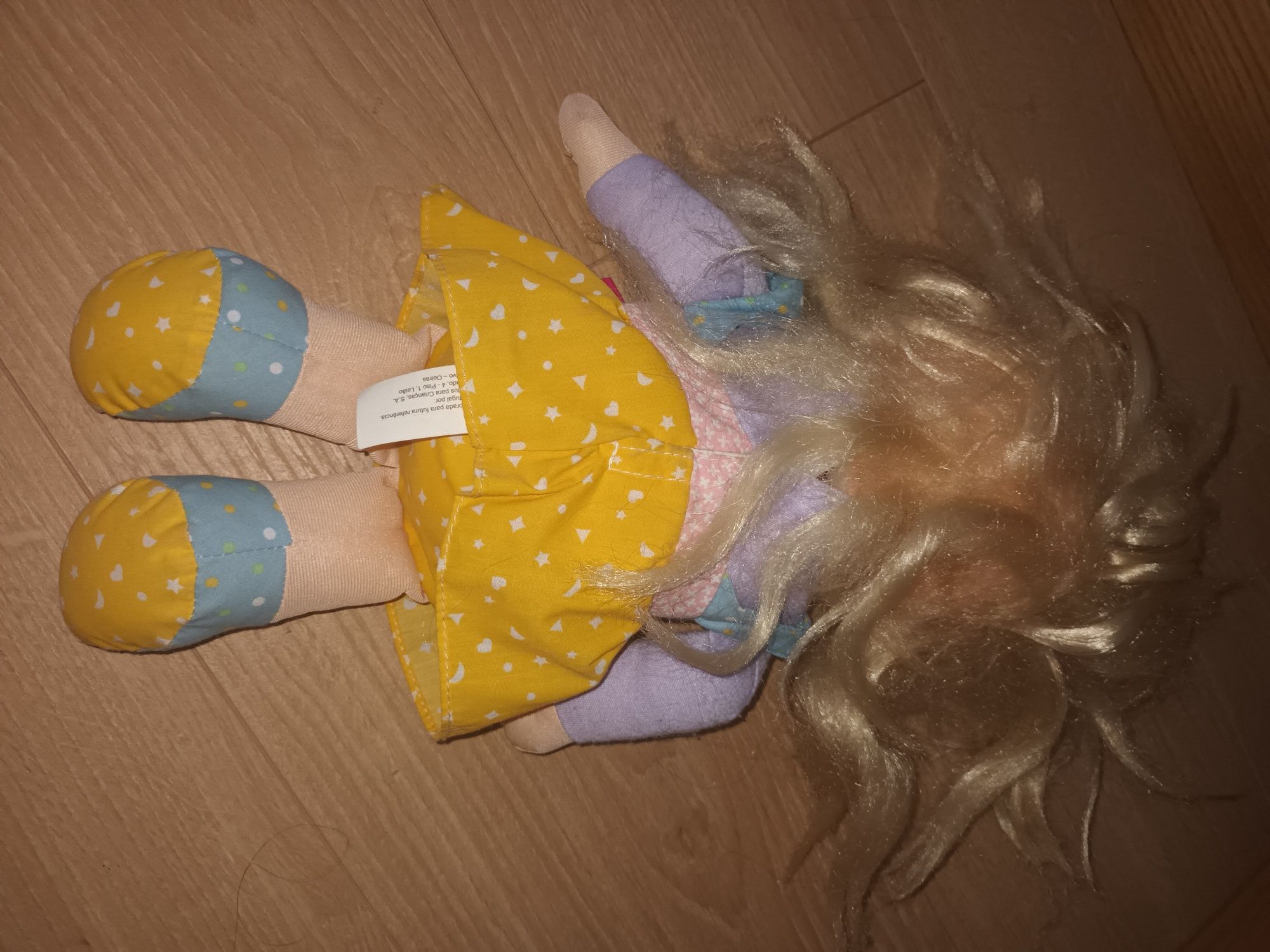 Boneca Katia Beijinhos