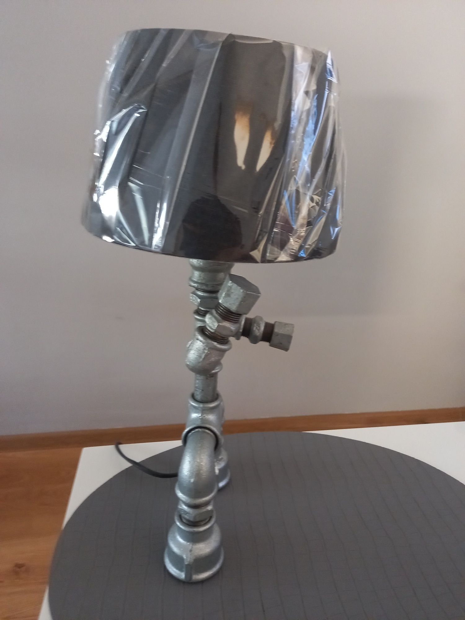 Lampa z rur Loft Industrial Ludzik Robot Handmade Stojąca Stołowa