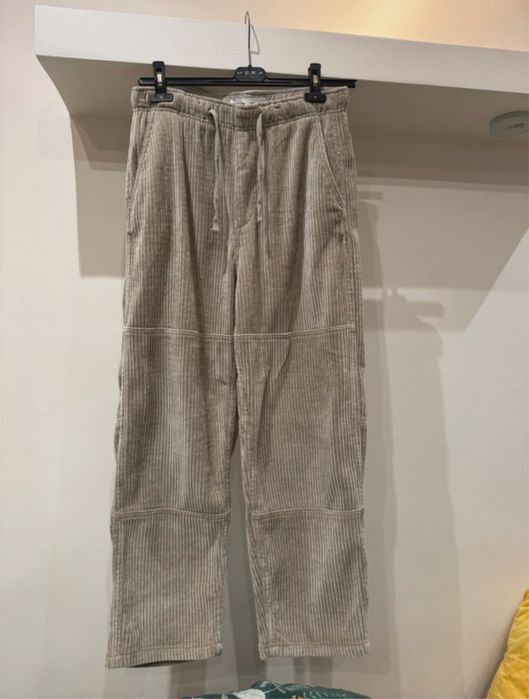 Spodnie Rozmiar M Bershka.