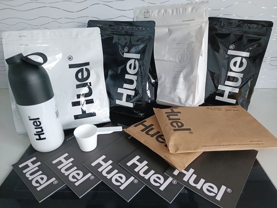 Huel Black 1x słony karmel Powder 1x jagoda