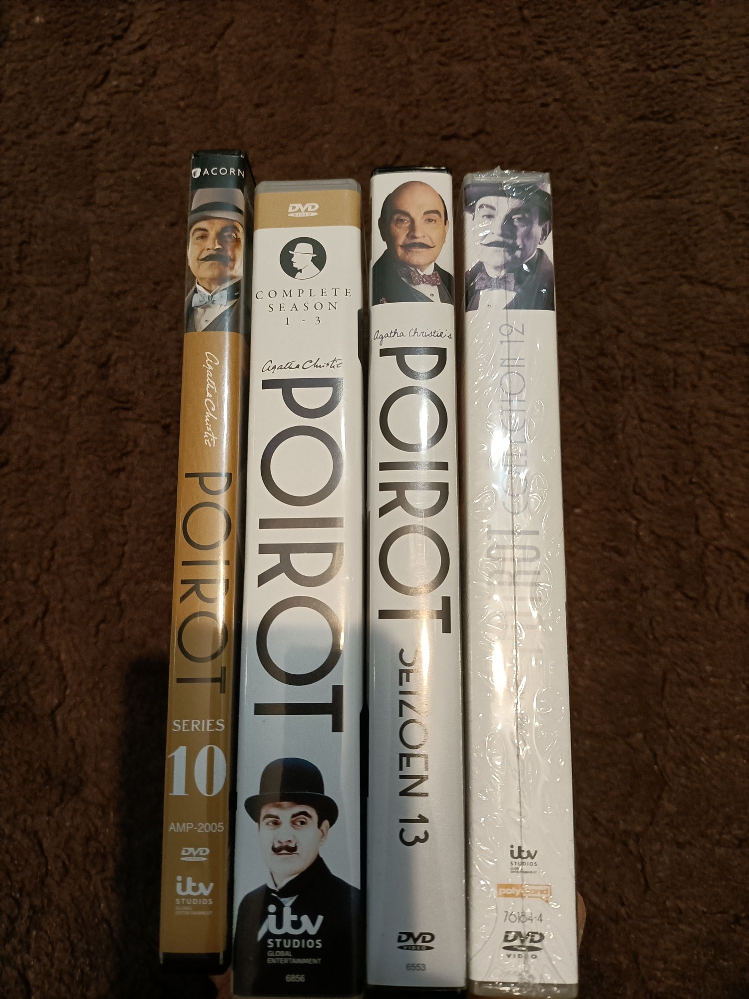 Várias séries Poirot em DVDS