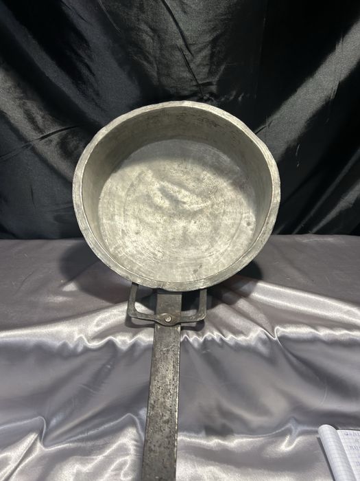 Stara patelnia miedziana – duży rozmiar – kuta rączka – dekoracja