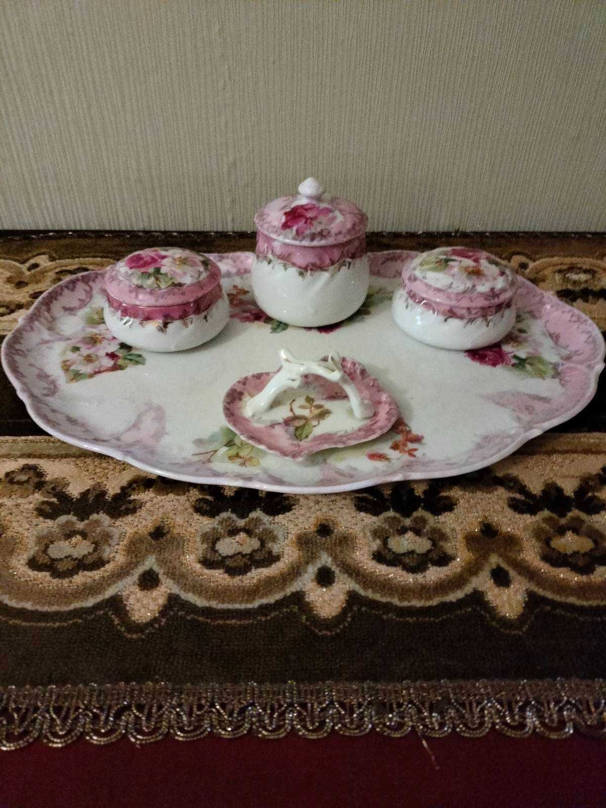 Набор для туалетного столика .Фарфор.