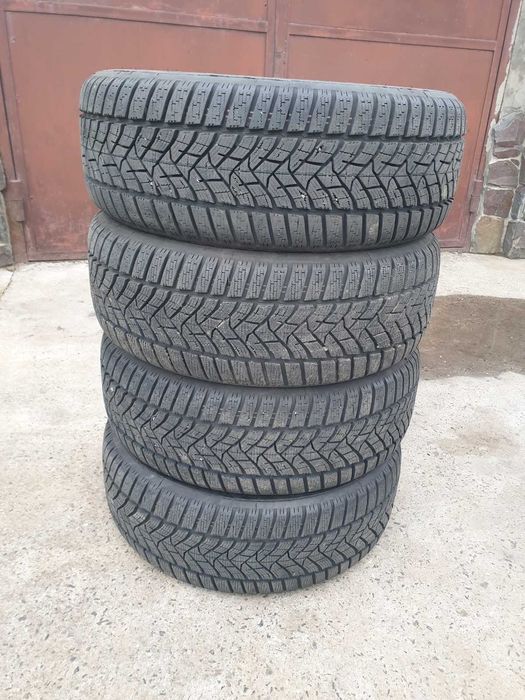 Продам комплект зимової гуми Dunlop winter sport 5 215/55 r17